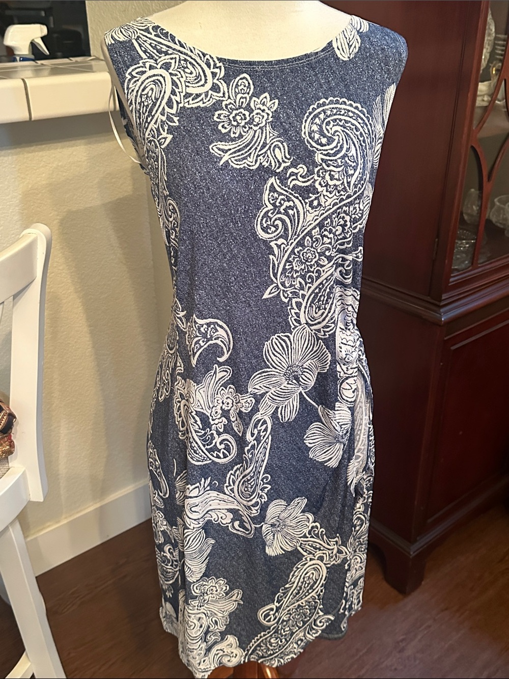 Signature by Robbie Bee Navy and White Paisley Floral Sleeveless Dress